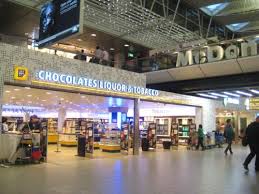 airport store